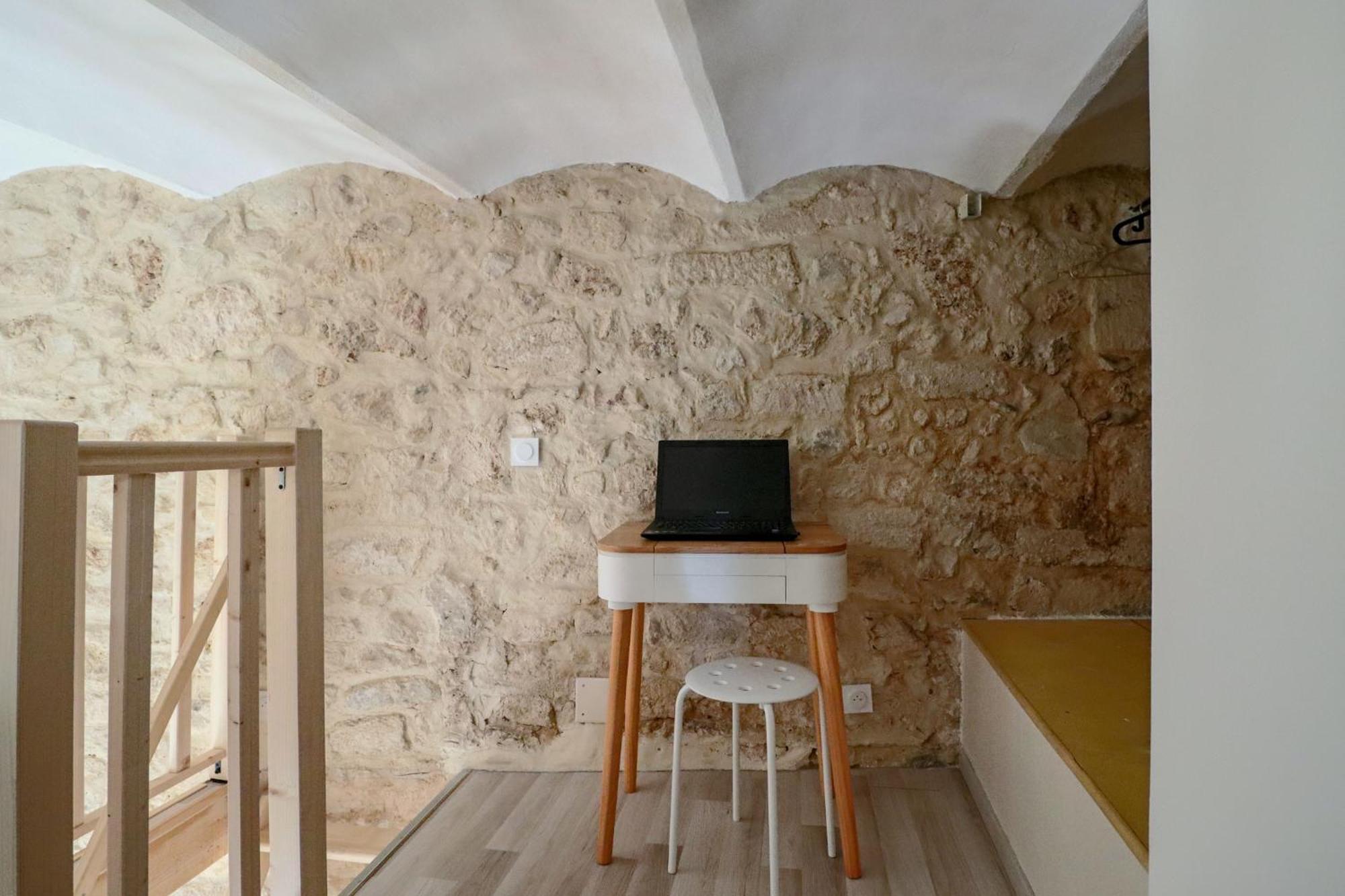 Climatise Mezzanine Avec Parking Apartment