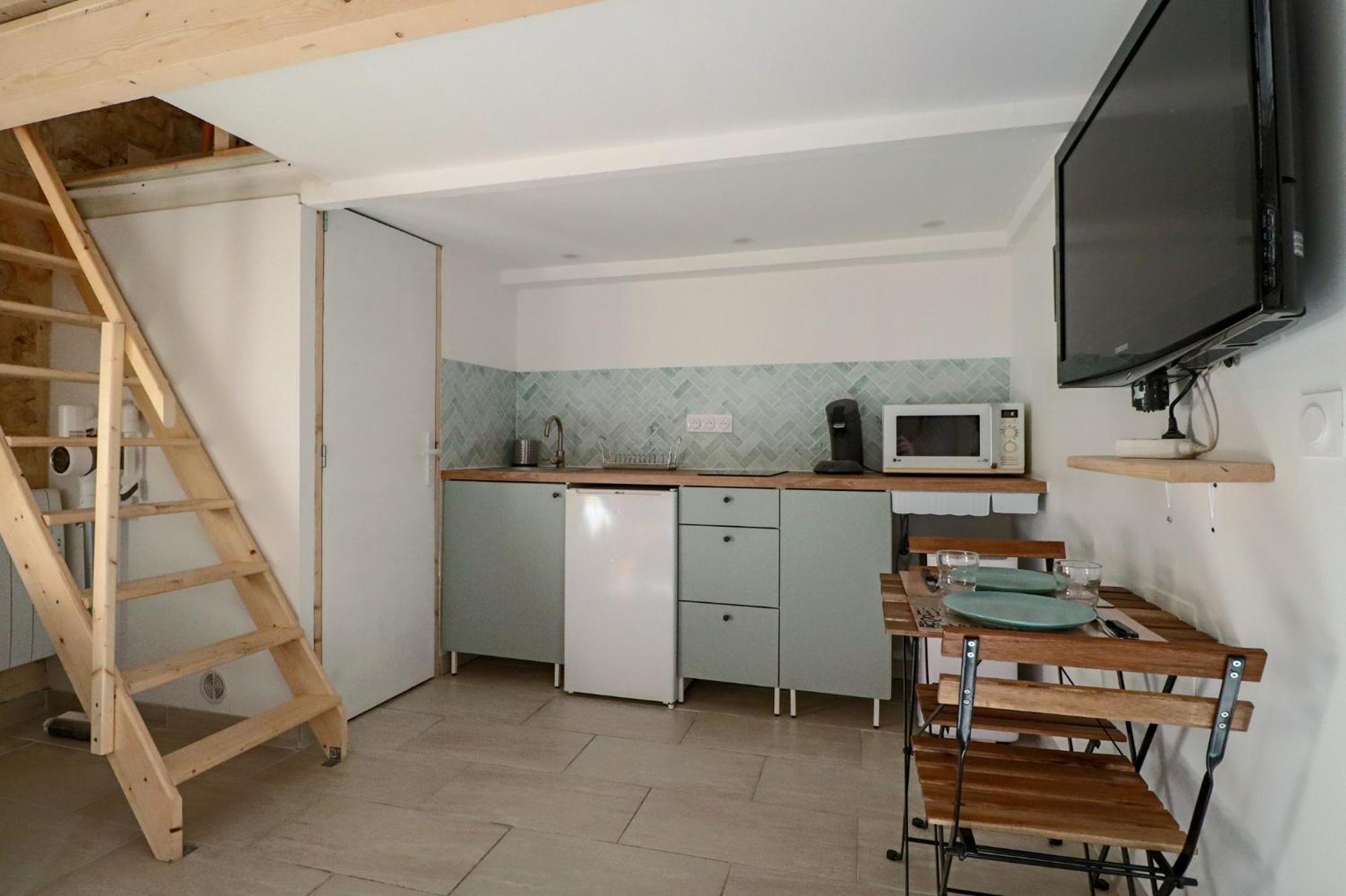 Climatise Mezzanine Avec Parking Apartment
